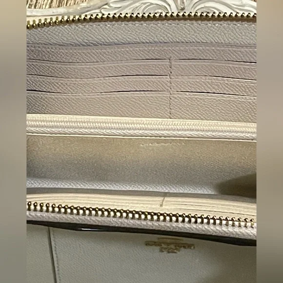 Coach Accordion White Refined Pebble Leather Zip Around Wallet - Picture 13 of 15
